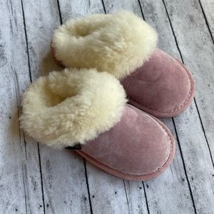 Old Friend children's acrylic fleece-lined pink scuff slippers